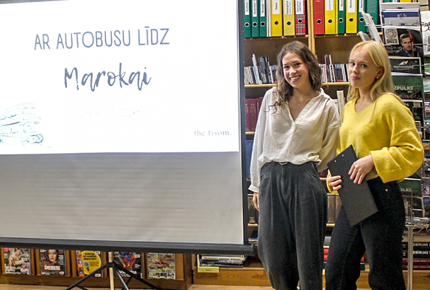 Salacgrīvas bibliotēkā baudīja Marokas ceļojuma stāstus