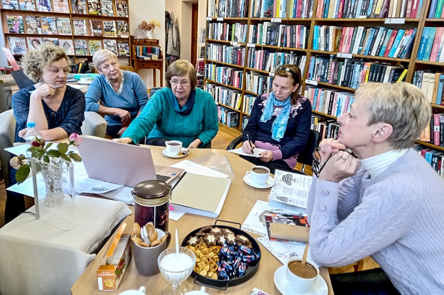 Viļķenes bibliotēkā nodarbība dzimtas pētniekiem