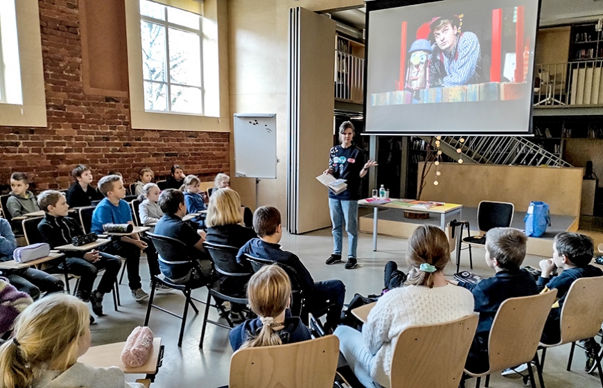 Alojā radoša tikšanās ar mākslinieci Rūtu Briedi