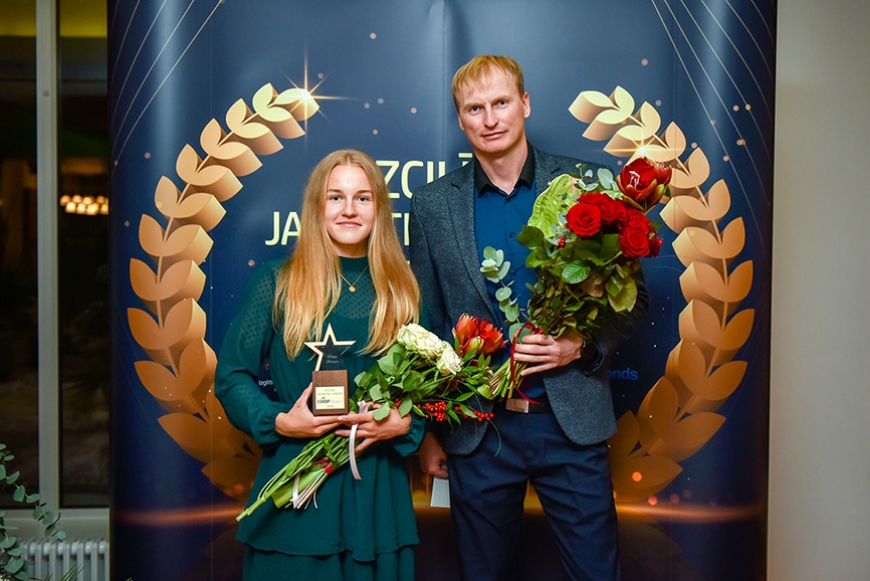 Arī Limbažu smaiļotāju un viņas treneri sumina pasākumā «Izcilība jaunatnes sportā 2023»