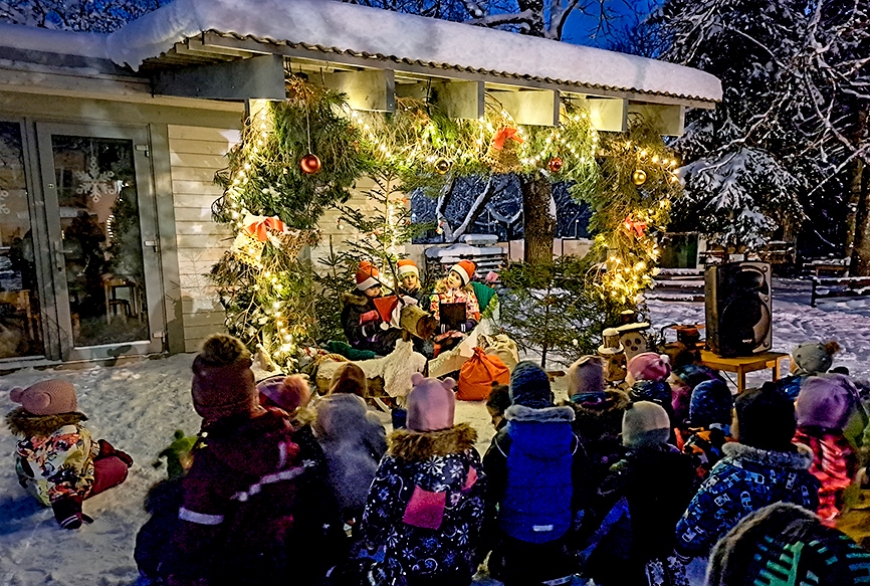 Pieturā «Kāpēcītis» piestāj Ziemassvētku pasaku kamanas
