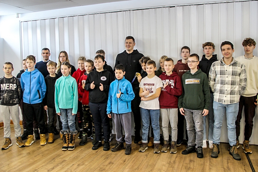 Basketbola tiesnešu skolā Limbažos viesojas olimpiskais čempions