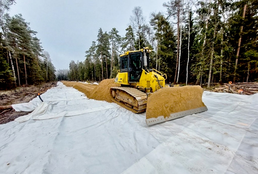 Ekspluatācijā pieņemts inovatīvi būvēts meža autoceļš mūspusē