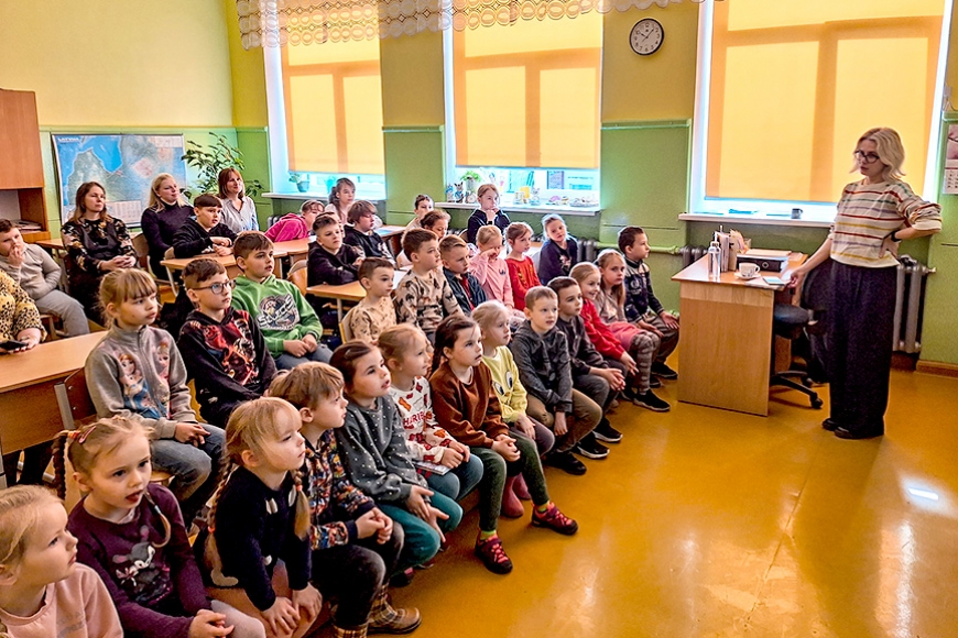 Lēdurgā ar mazajiem lasītājiem tikās rakstniece Daina Tabūne