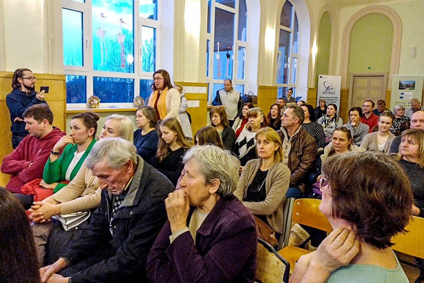 Pālē emocionāla saruna par novada skolu reformu