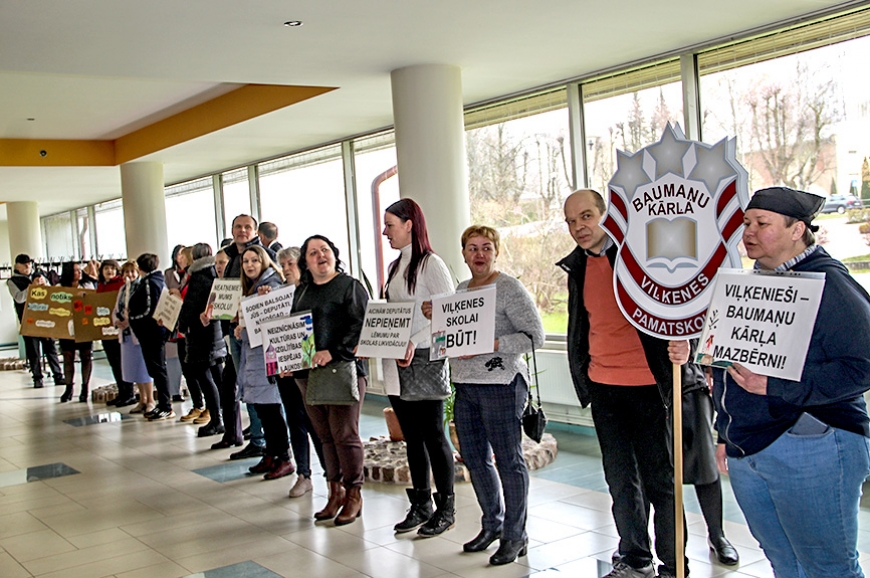 Viļķeniešu protesti neattur domi izlemt par pamatskolas likvidēšanu
