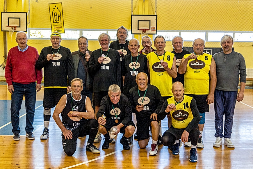 Limbažu basketbola vecmeistari Latvijas čempionātā