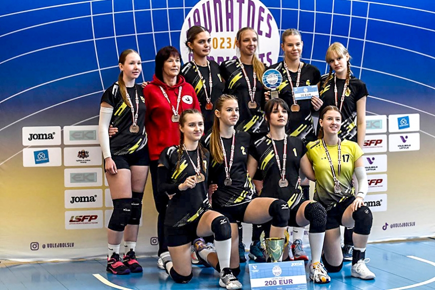 U-17 grupas volejbolistēm bronzas medaļas Latvijas Jaunatnes čempionātā