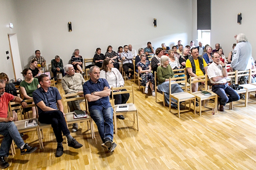 Vidrižos kaislīgi spriež par pagasta nākotni