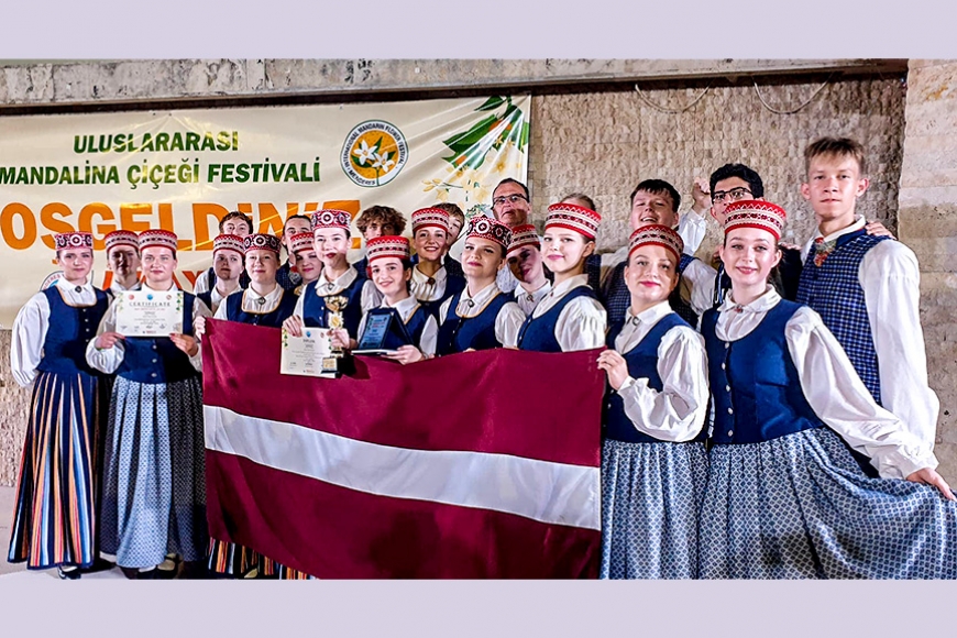 «Jampadracis» ieskandināja vasaru, uzstājoties Turcijā