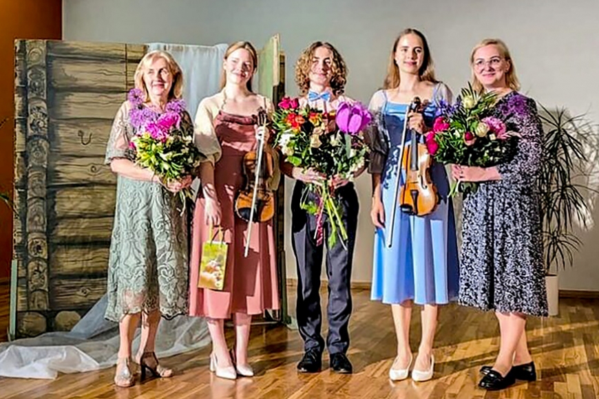 LMMS vijolnieku trio koncertuzvedumā «Durvis vaļā» atvadās no skolas