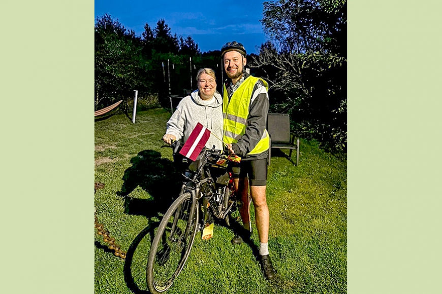 350 km ar velosipēdu, lai satiktu māsu