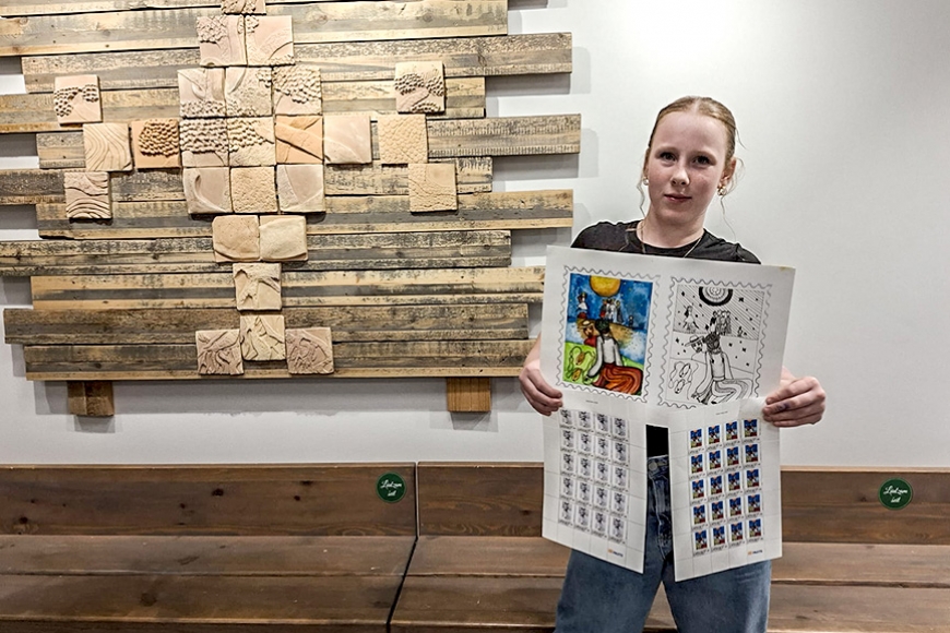 Limbažu MMS audzēkne saņem pašas dizainētas pastmarkas