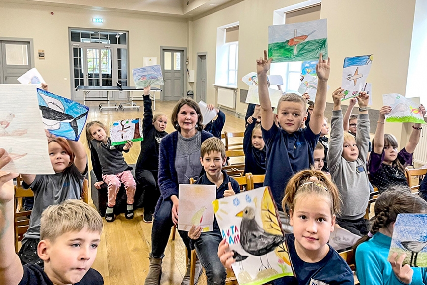 Alojā tikšanās ar grāmatas «Klik-Klik!» autori un tulkotāju Dailu Ozolu
