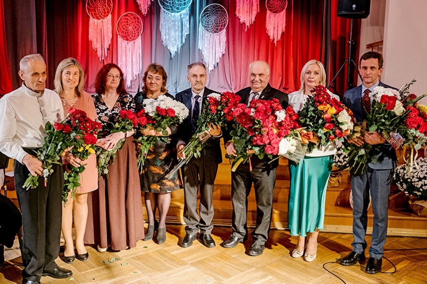 Pociemā sveic Katvaru pagasta izcilniekus