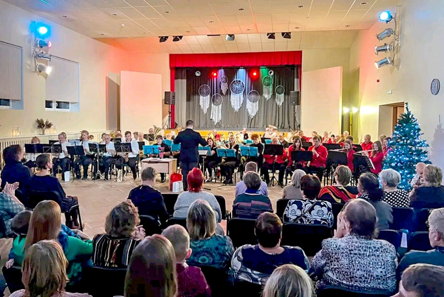 Pociemā pulcējās triju pūtēju orķestru muzikanti