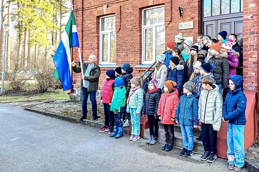 Liepupē pacelts lībiešu karogs