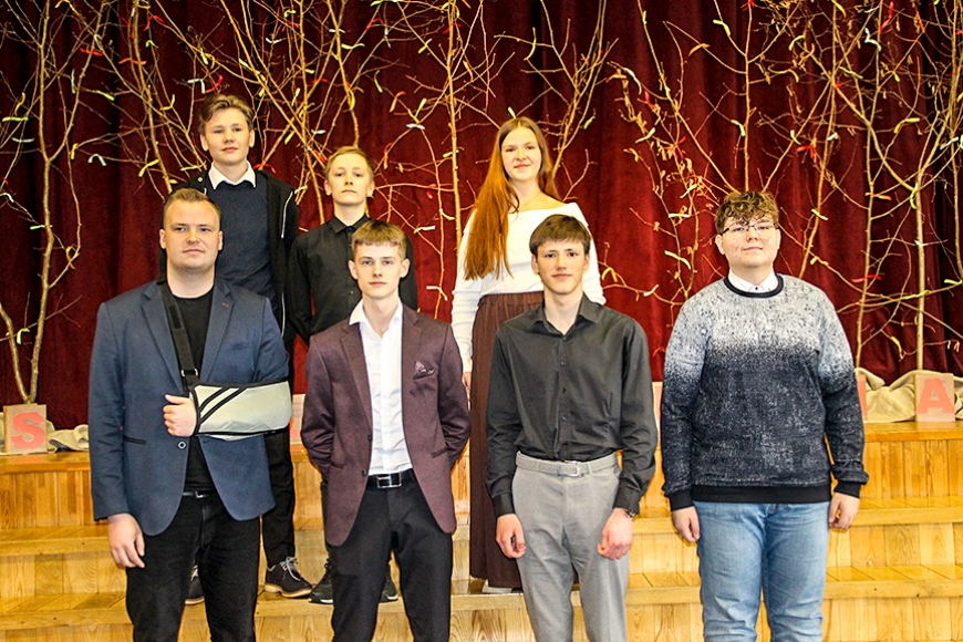 Limbažos tiekas skolēni, kuri mīl dzīvo vārdu