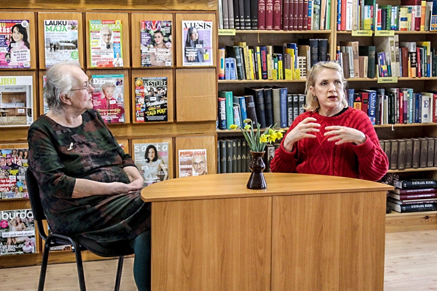 Salacgrīvas bibliotēkā viesojās rakstniece Džena Andersone