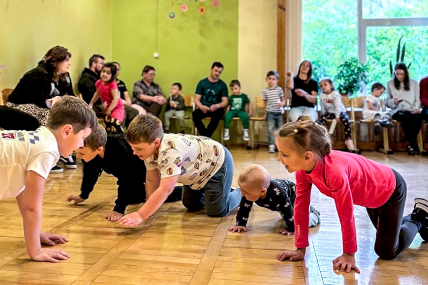 Lādezera pamatskolā – sirsnīgs Ģimenes dienas pasākums