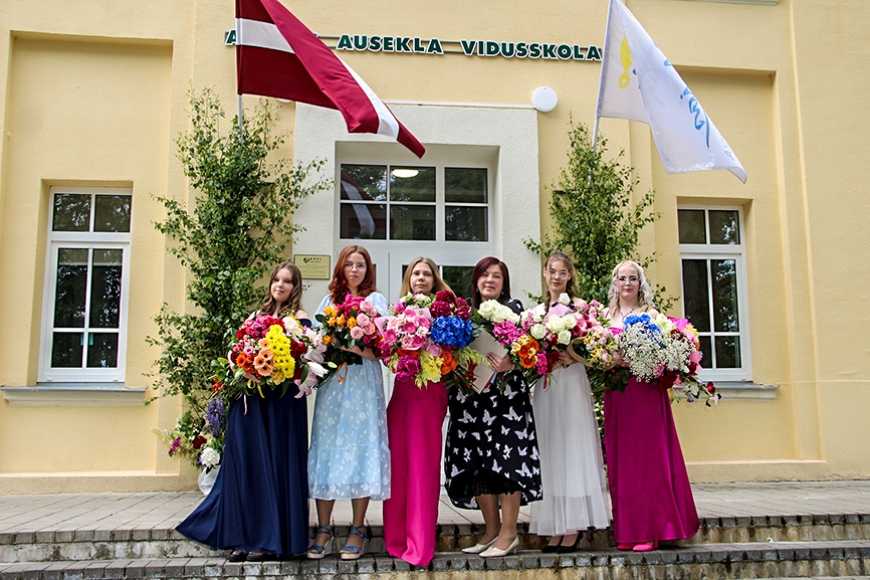 Alojas Ausekļa vidusskolā – 68. un vienlaikus pēdējais izlaidums