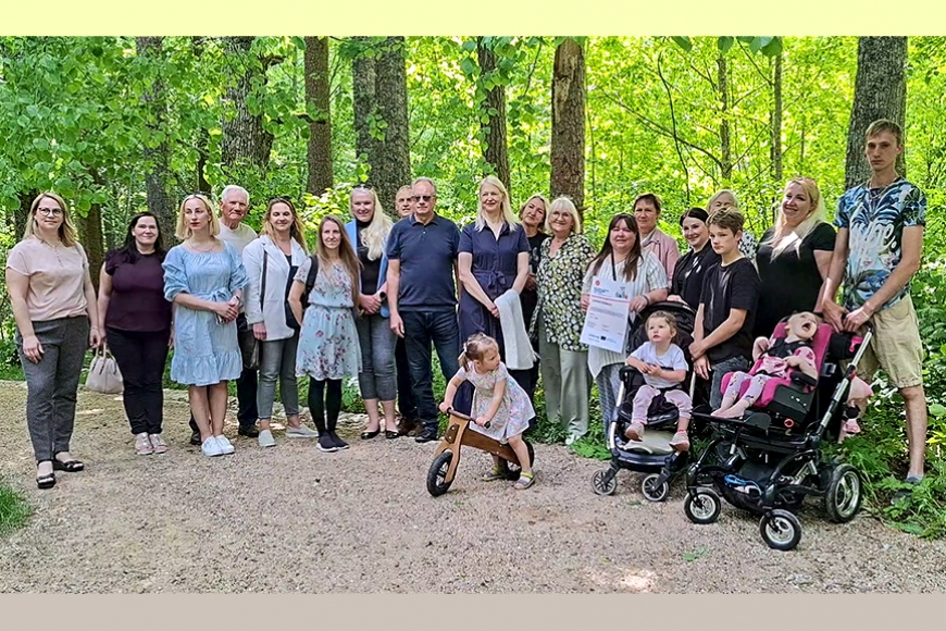 Bīriņu pils parkā ar pateicības pasākumu atklāj atjaunoto Emīlijas aleju