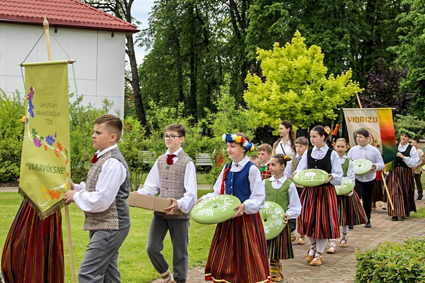 Ar priecīgu satraukumu sagaidīti Latvijas Skolu jaunatnes dziesmu un deju svētki