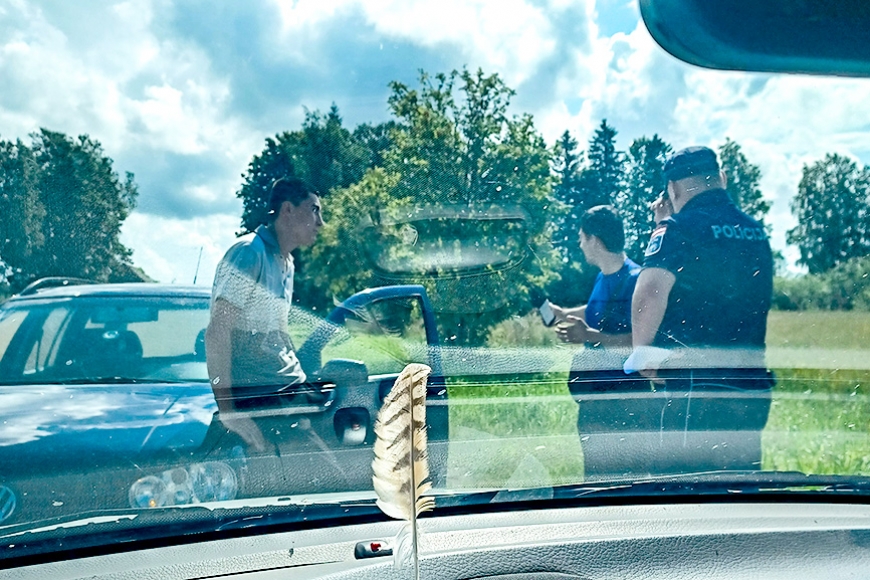 Iedzīvotāji satraucas par aizdomīgiem kaukāziešiem Skultes un Liepupes pagastā