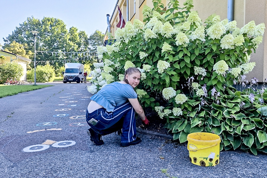 Vasara, skolēnu darbs un pirmie nopelnītie eiro: Emīla un Evelīnas stāsts