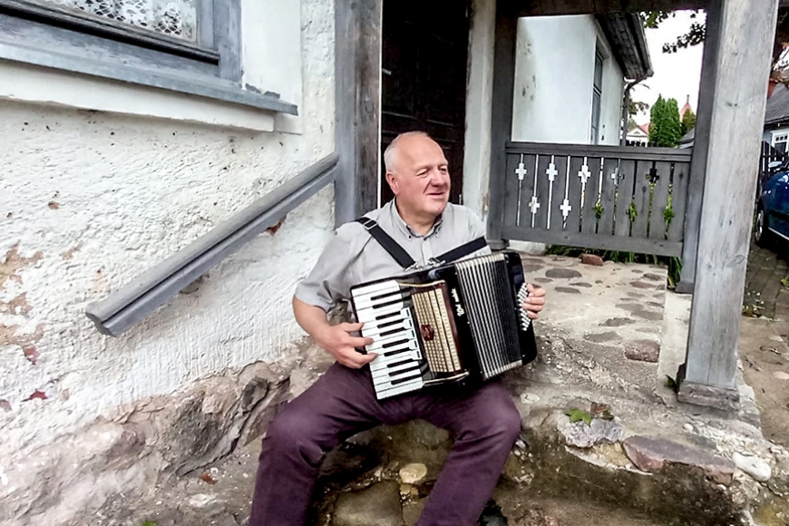 Ērģelnieks un ielas muzikants