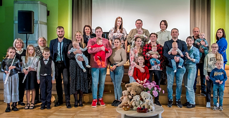 Alojā aizvadīts sarīkojums «Bērniņš ienācis pasaulē»