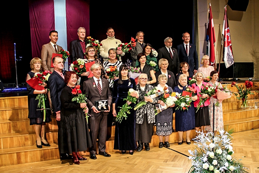 Godina izcilākos novadniekus