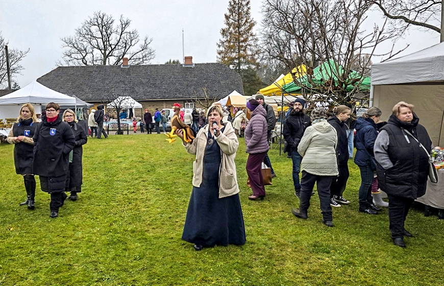 Mārtiņdienas bazārā Staicelē daudz tirgotāju un apmeklētāju