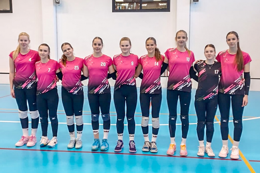 Latvijas Jaunatnes čempionāta 1. sabraukumā U19 volejbolistes izcīna uzvaras