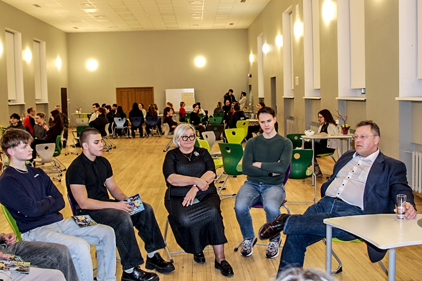 Limbažu Valsts ģimnāzijā – tradicionālās karjeras sarunas par vēlmēm un iespējām, par dzīvi