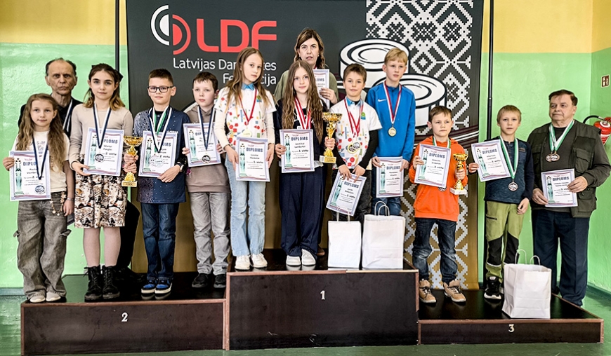 Novada sporta skolas komandai 3. vieta Latvijas Skolēnu sporta spēlēs dambretē