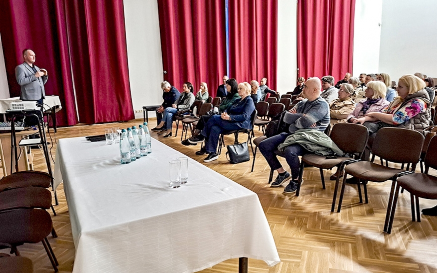 Novada vadība tiekas ar skultiešiem