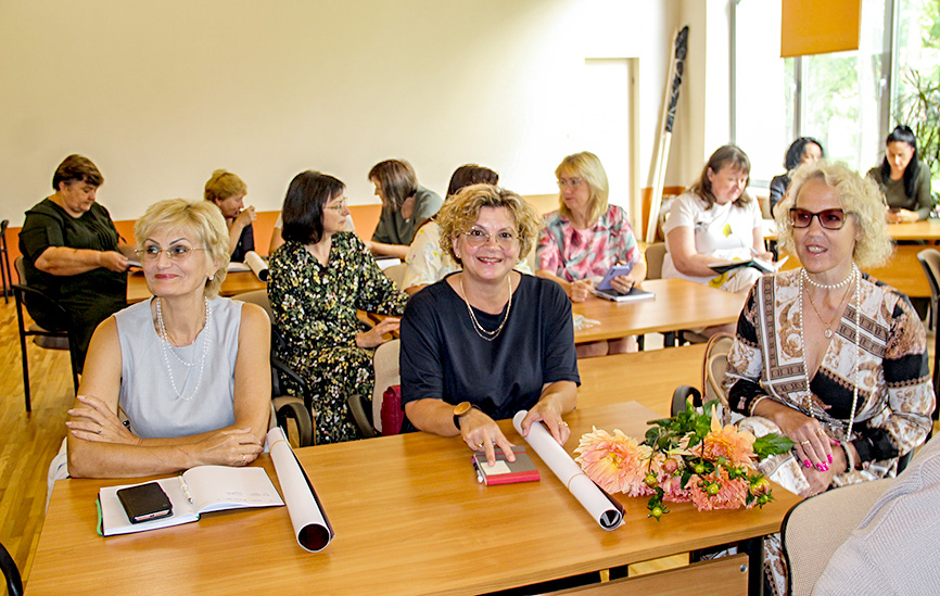 Izglītības iestāžu vadītāji tiekas omulīgi lietišķā sarunā pirms 1. septembra (ziņa/aktualitāte)