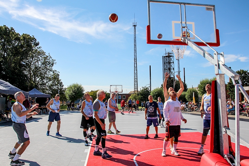 11. «Krastu mačā» Salacgrīvā atklāj basketbola laukumu