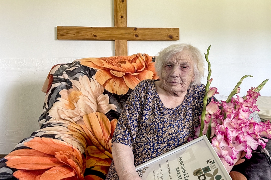 Latgale: Aglonas sirmmāmiņai Vilhelmīnei Ļaksai-Timinskai – 102 gadi